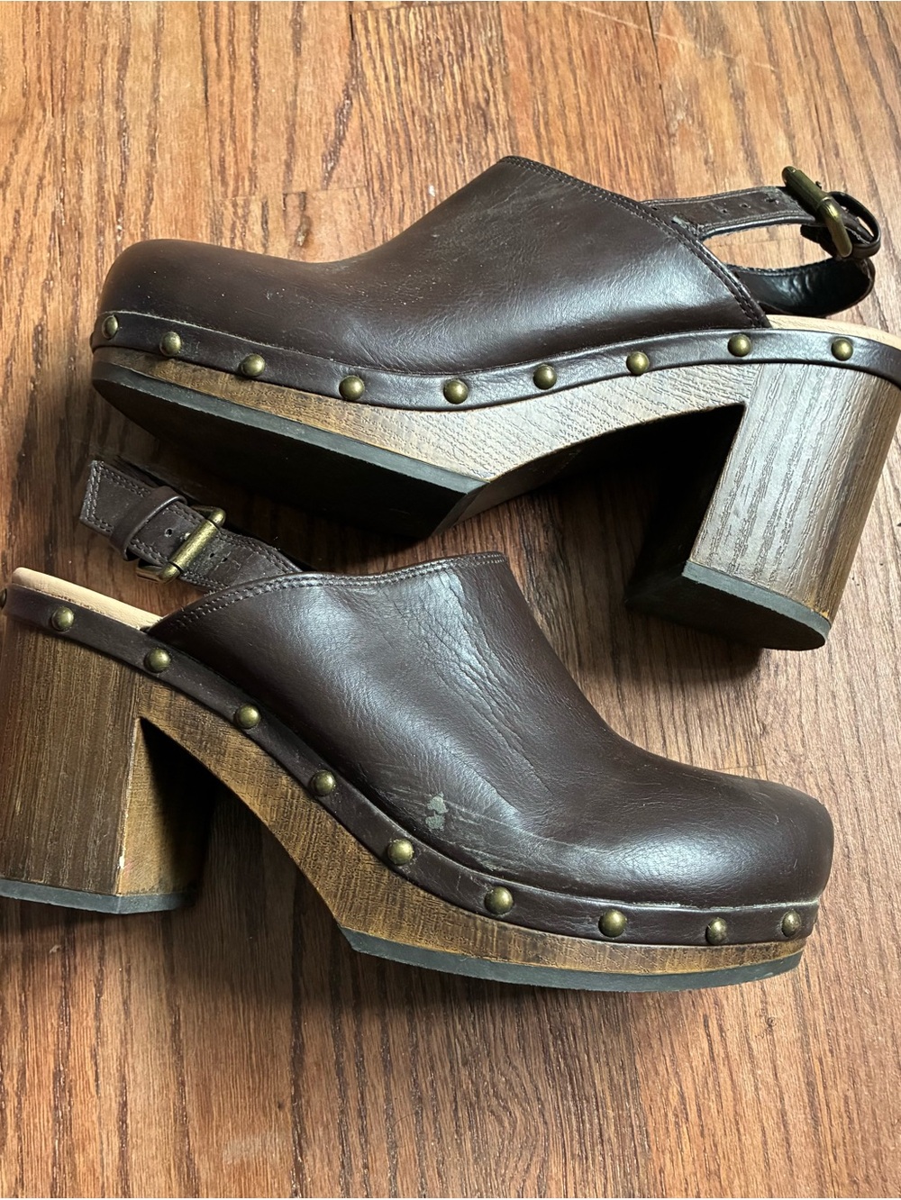 Womens Unionbay Brown Studded Clog Heels Sz. 9.5